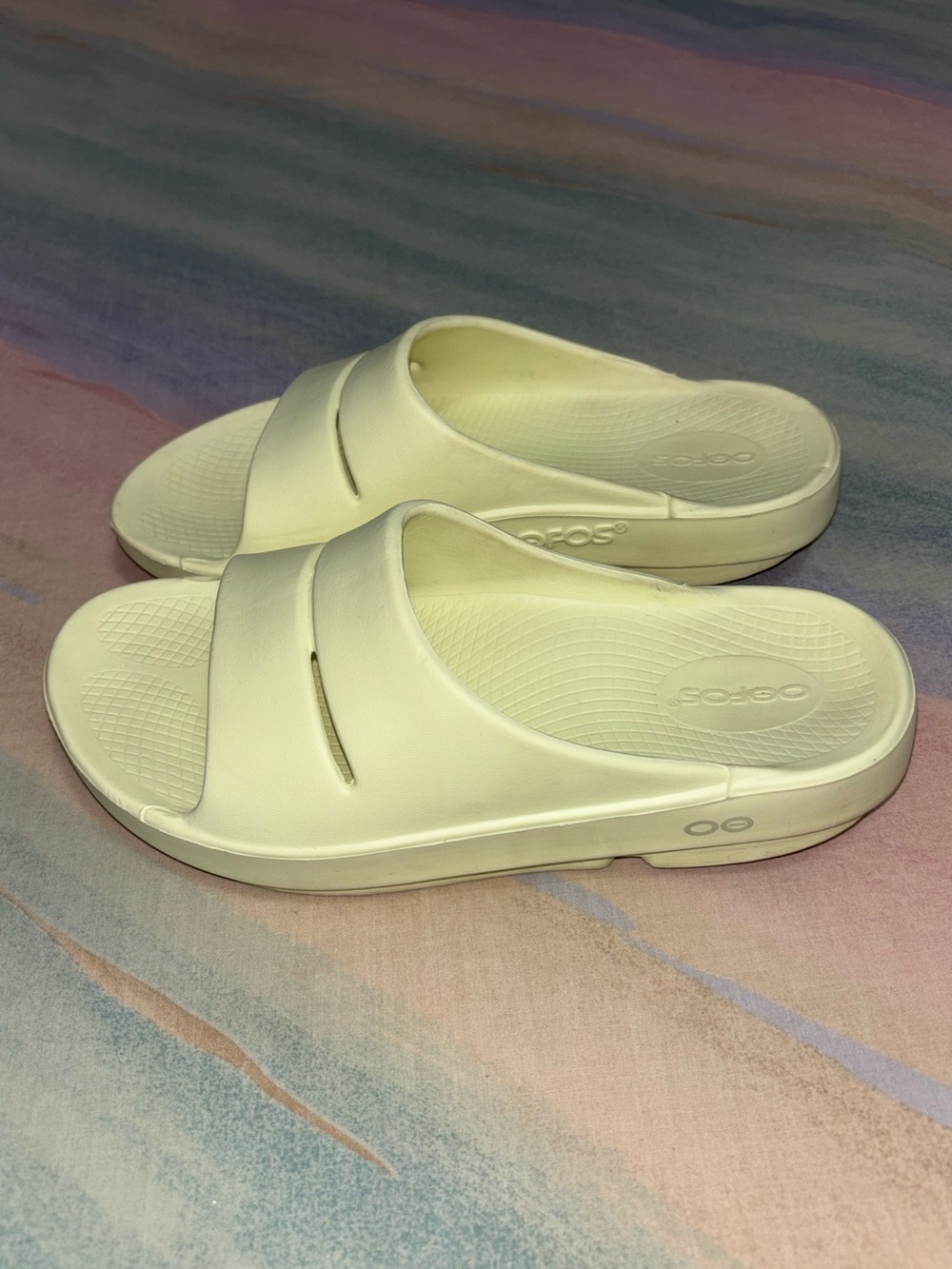 OOFOS OOAHH recovery slides in mellow size 7
